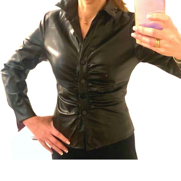 Black pleather shirred top Small NWOT - Picture 4 of 4
